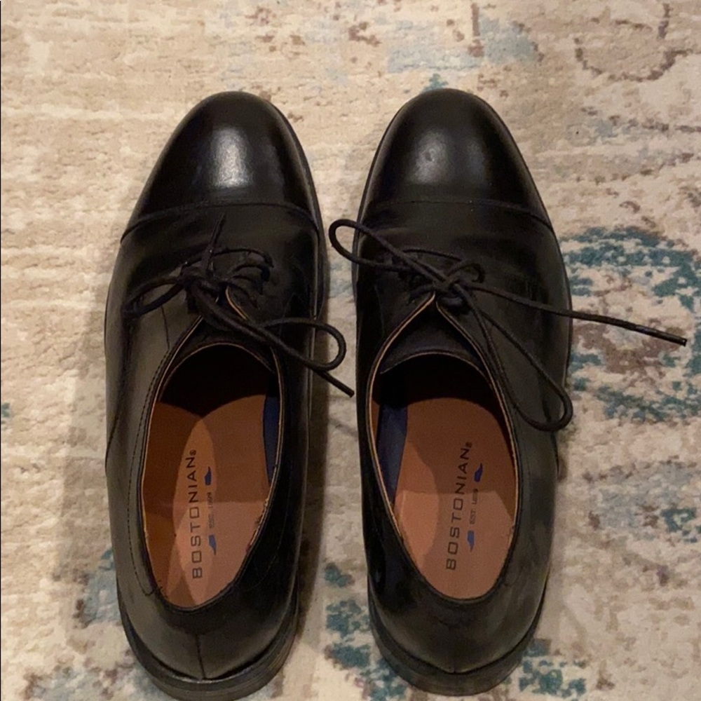 Men’s black leather dress shoes